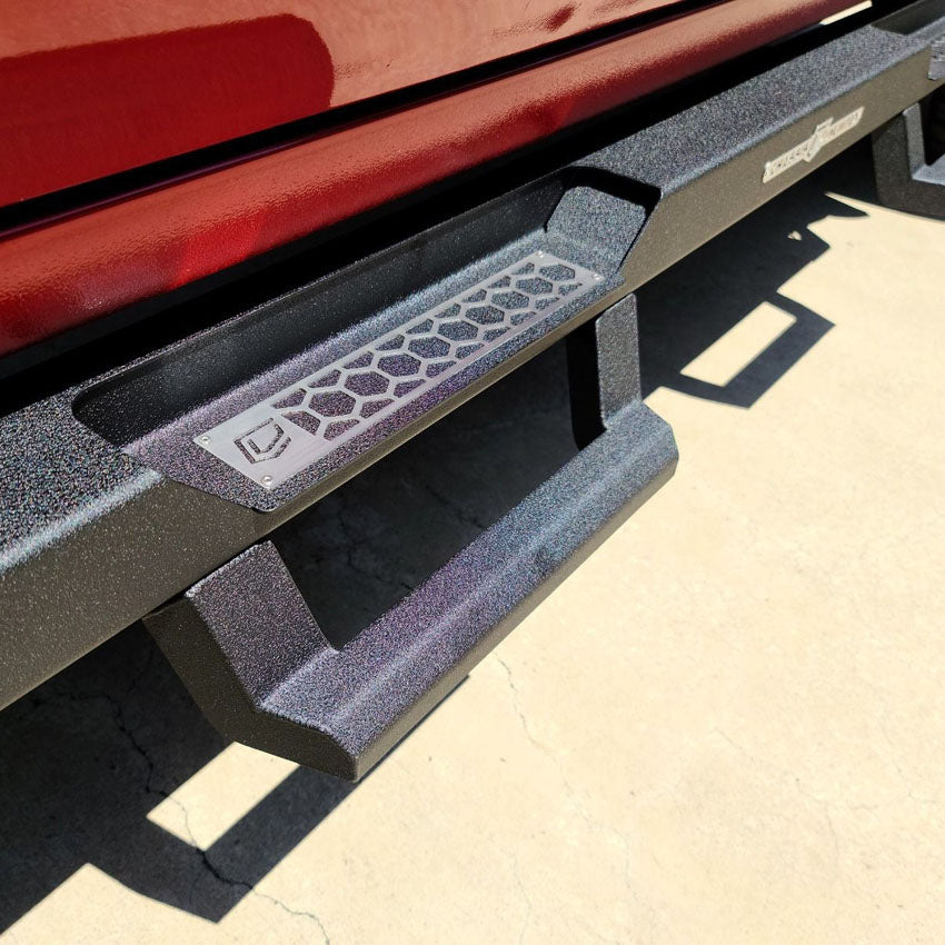 ATTITUDE MODULAR SIDE STEPS - BLACK - 2020-2022 CHEVY/GMC CREW CAB Chassis Unlimited Inc. 